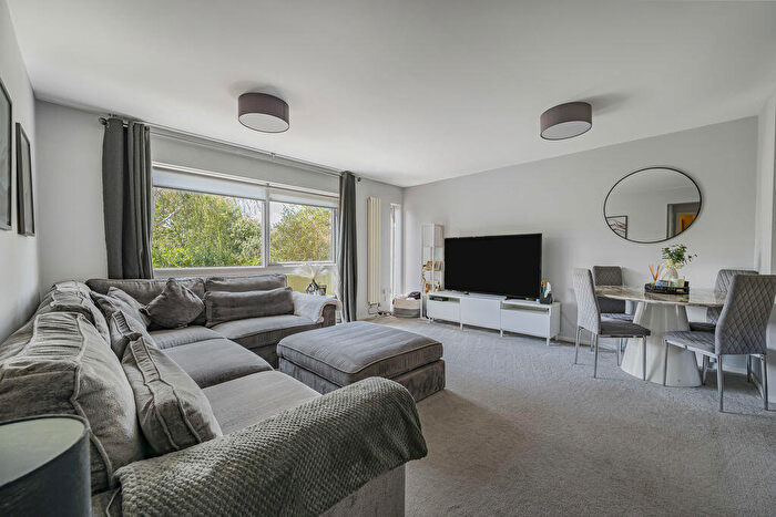 3 Bedroom Flat For Sale In Manor Road, Sidcup, DA15