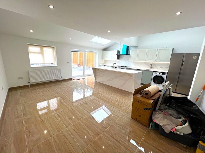 5 Bedroom Semi-Detached House To Rent In Fencepiece Road, Ilford, IG6