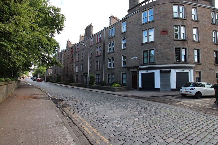 2 Bedroom Flat To Rent In Roseangle, Dundee, DD1