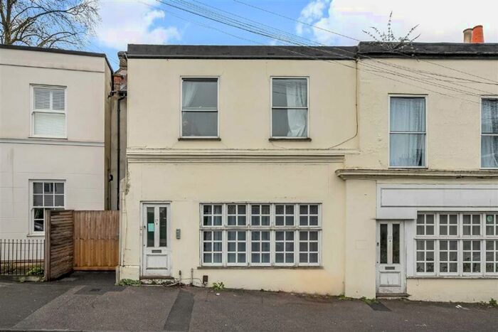 3 Bedroom Flat To Rent In Brandram Road, Lee, SE13