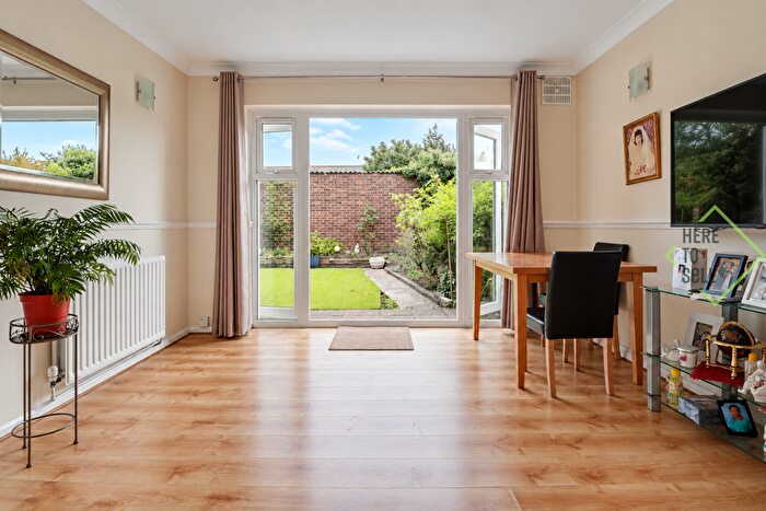 2 Bedroom Maisonette For Sale In Eagle Close, Enfield, Greater London, EN3