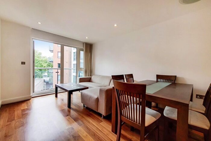 1 Bedroom Flat To Rent In Goswell Road, Barbican, EC1M