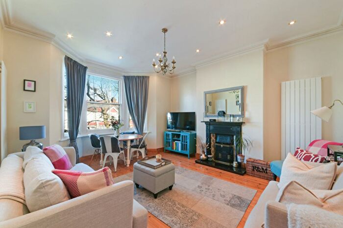 2 Bedroom Flat To Rent In Queens Road, Wimbledon, London, SW19