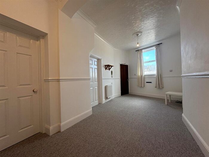 1 Bedroom Flat To Rent In Castle Street, Ryde, PO33