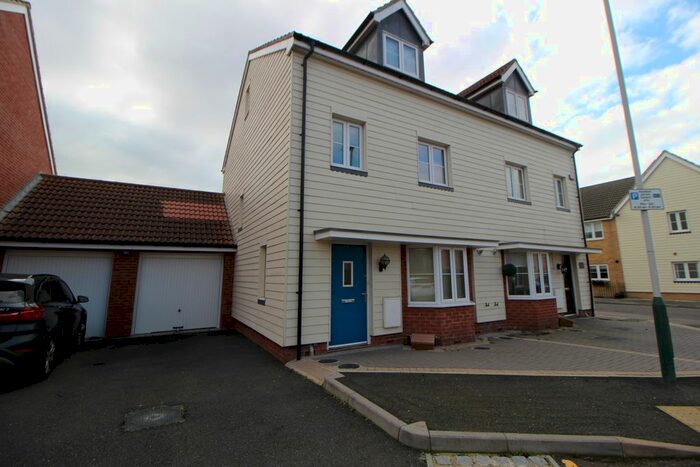 4 Bedroom Semi-Detached House To Rent In Mellowes Road, Hornchurch, RM11