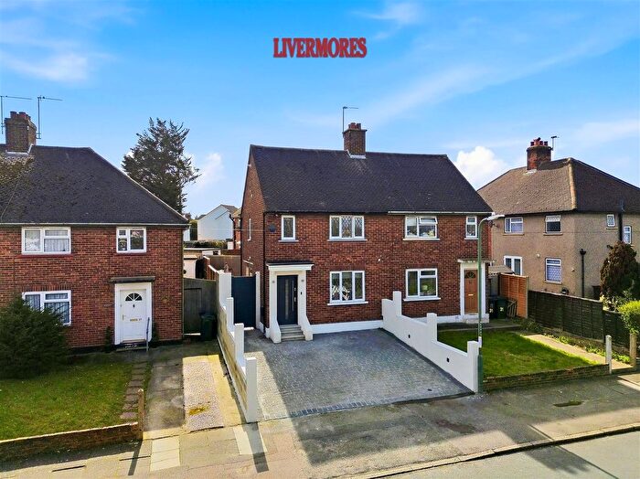 2 Bedroom Semi Detached House For Sale In Laburnum Avenue, Dartford, DA1