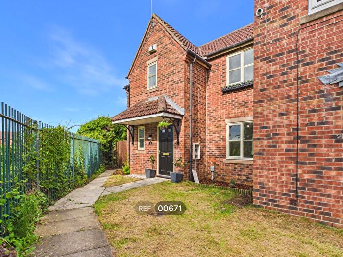 3 Bedroom Semi-Detached House To Rent In West Grove, Hull, HU4