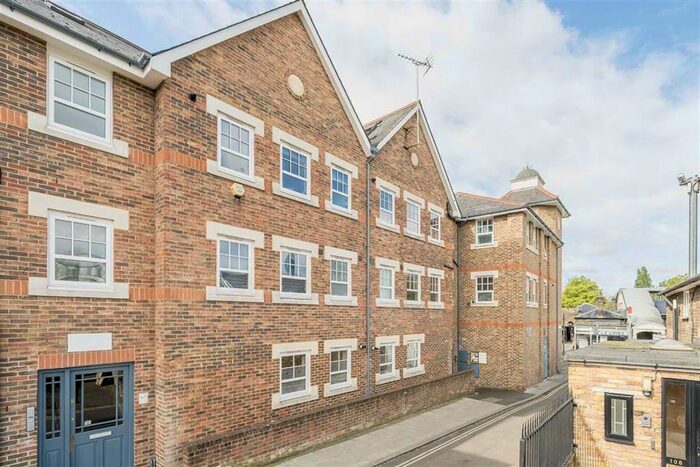 1 Bedroom Flat To Rent In South Worple Way, London, SW14