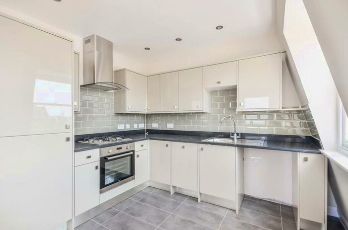 2 Bedroom Flat To Rent In Rye Lane, Peckham, London, SE15