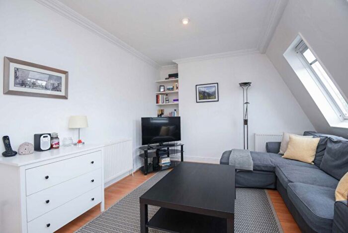 2 Bedroom Flat To Rent In Nassington Road, London, NW3