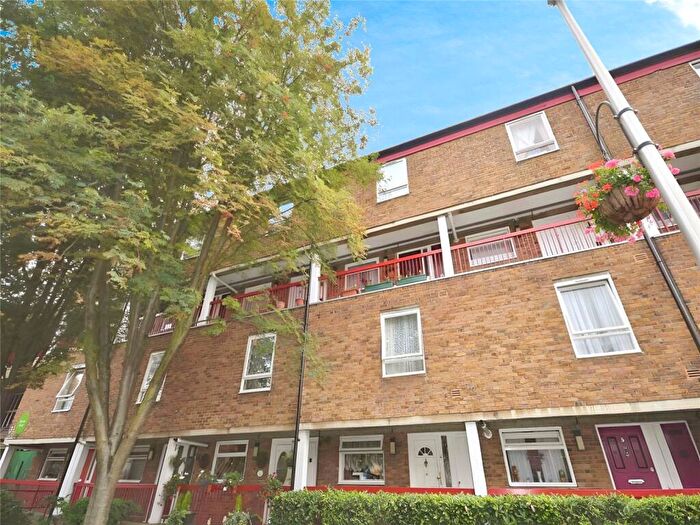 2 Bedroom Flat For Sale In Lovelinch Close, London, SE15