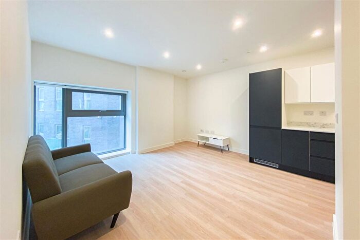 1 Bedroom Apartment To Rent In Exchange Point, Embankment West, M3