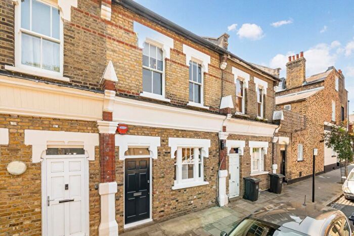 3 Bedroom House For Sale In Wilton Way, Hackney, E8