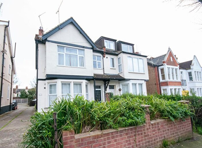 2 Bedroom Flat To Rent In Manor Road, Westcliff-on-Sea, SS0