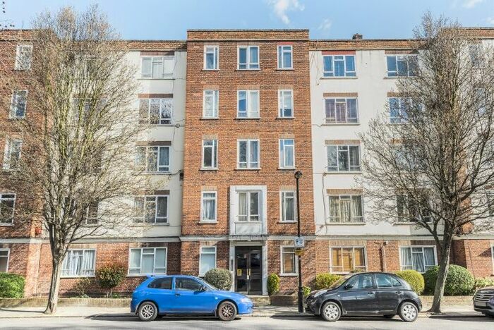 2 Bedroom Flat To Rent In Charlbert Street, London, NW8
