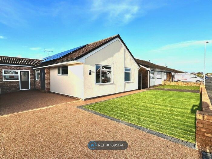 4 Bedroom Bungalow To Rent In Laurel Avenue, St. Marys Bay, Romney Marsh, TN29