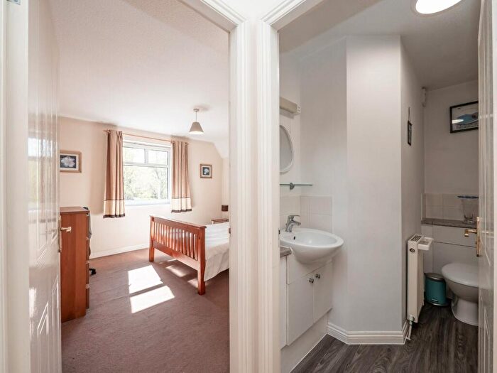 2 Bedroom Flat For Sale In / Sinclair Place, Edinburgh, EH11