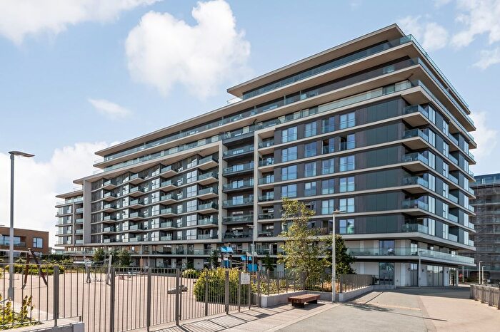 2 Bedroom Flat To Rent In Atlantic Point, Harrison Walk, London, SE10