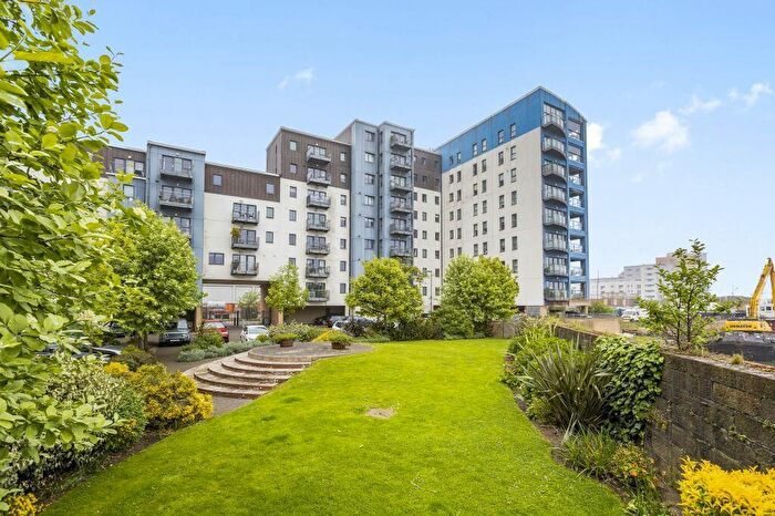 2 Bedroom Flat To Rent In Lochinvar Drive, Edinburgh, EH5
