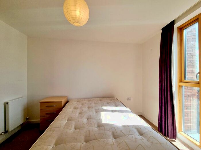 2 Bedroom Apartment To Rent In Candle House Wharf Approach Leeds, LS1