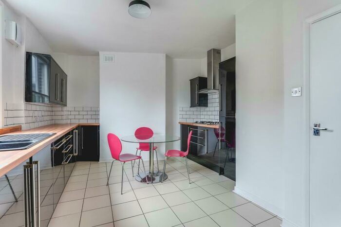 2 Bedroom Flat To Rent In Cephas Street, Stepney Green, E1