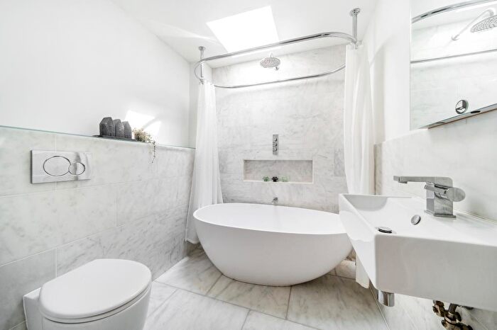 2 Bedroom Apartment To Rent In Yarnells Hill, Oxfordshire, OX2