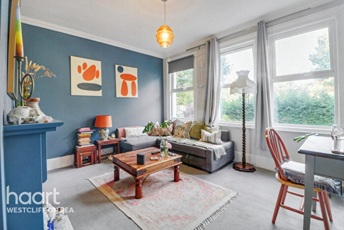 2 Bedroom Flat For Sale In Wickford Road, Westcliff-On-Sea, SS0