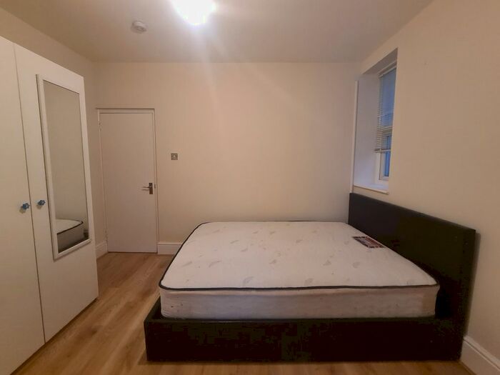 1 Bedroom Flat To Rent In Chiswick High Road, London, W4