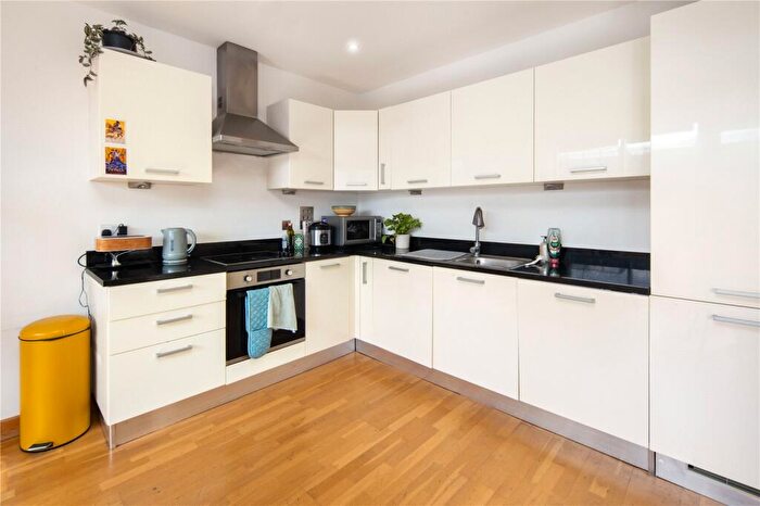 2 Bedroom Flat For Sale In Omega Works, Roach Road, Bow, London, E3 - Photo 4