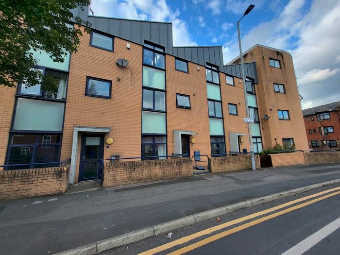 3 Bedroom Town House To Rent In Chichester Road South, Hulme, Manchester, M15