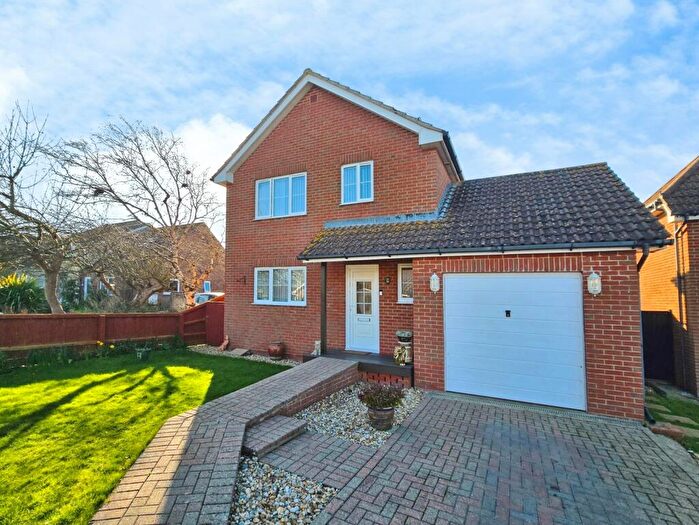 3 Bedroom Detached House For Sale In Fleet Way, Shalfleet, Isle Of Wight, PO30