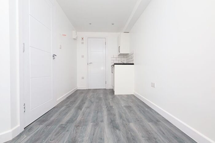 Studio To Rent In Old Oak Common Lane, London, W3