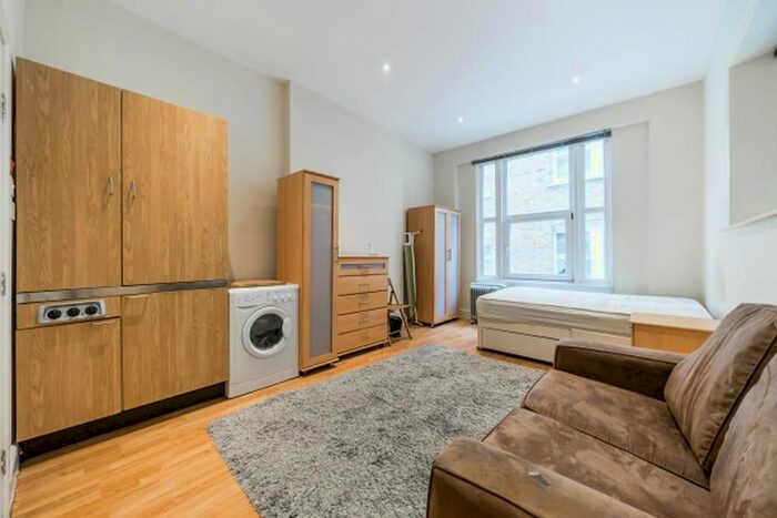 Studio To Rent In Collingham Place, London, SW5