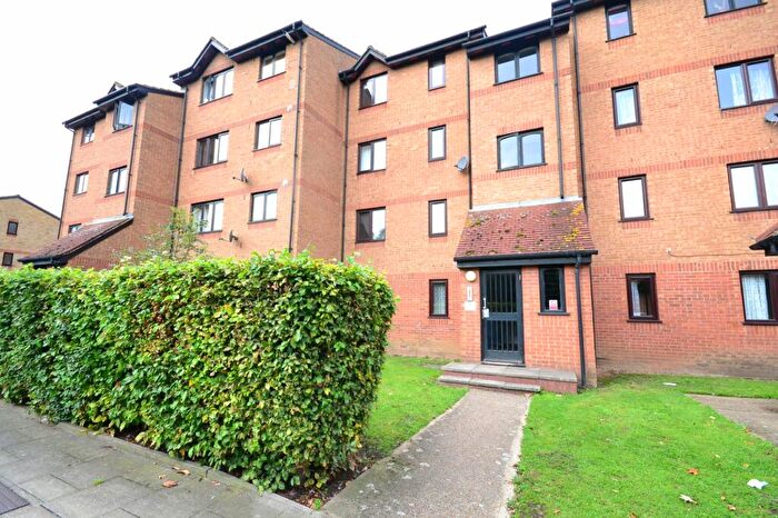 2 Bedroom Flat To Rent In Glenville Grove, London, SE8