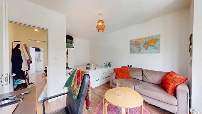 4 Bedroom Apartment To Rent In Woodberry Grove, Manor House, N4