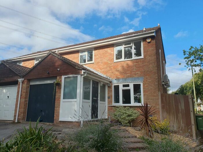 3 Bedroom Semi-Detached House To Rent In Lewes Close, Boyatt Wood, SO50