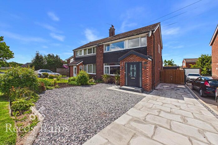 3 Bedroom Semi-Detached House For Sale In Langdale Road, Leyland, Lancashire, PR25