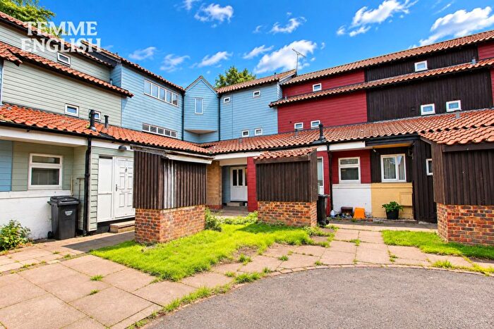 2 Bedroom Flat For Sale In Loxford, Basildon, SS13
