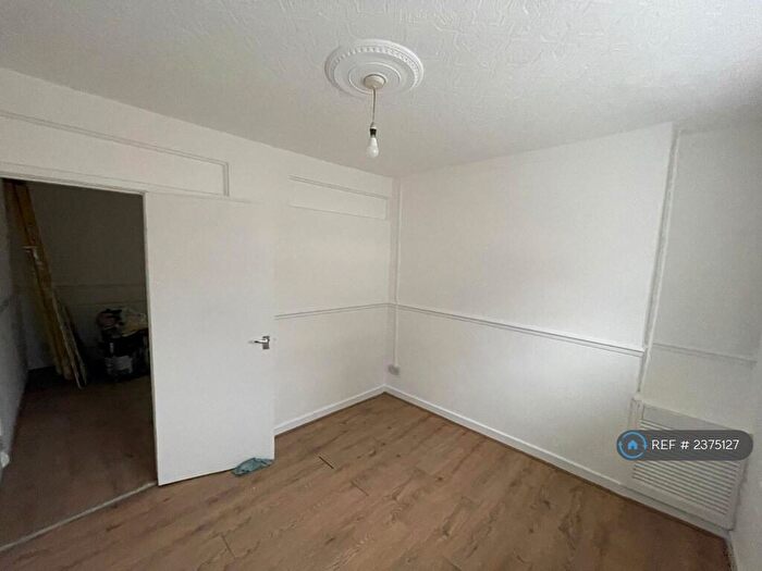 1 Bedroom Flat To Rent In High Street, Ferndale, CF43