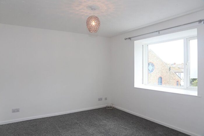 1 Bedroom Flat To Rent In Brook Street, Falmouth, TR11