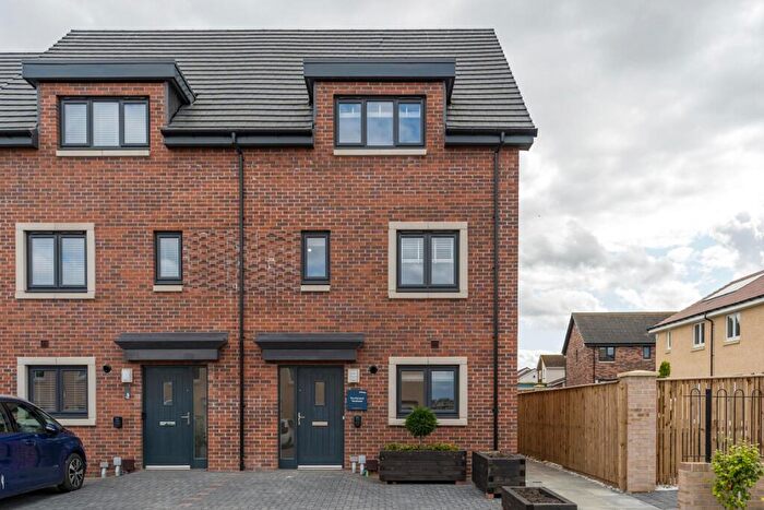 4 Bedroom End Of Terrace House For Sale In Millcraig Terrace, Winchburgh, EH52