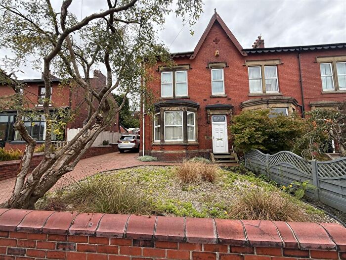 3 Bedroom Semi-Detached House For Sale In Stamford Road, Lees, Oldham, OL4