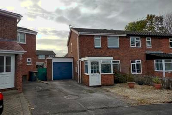 2 Bedroom House To Rent In Greenlee, Wilnecote, B77