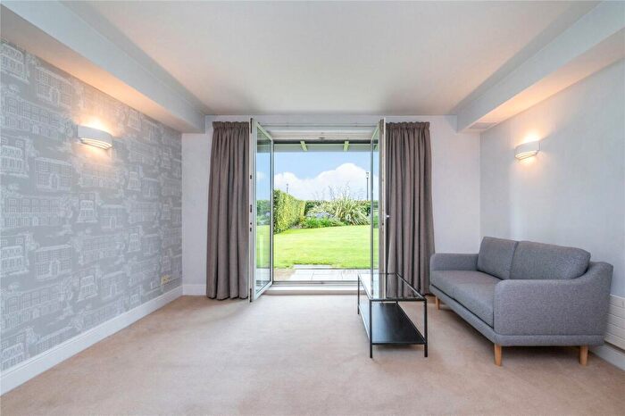 1 Bedroom Flat To Rent In Waterman Building, Westferry Road, E14