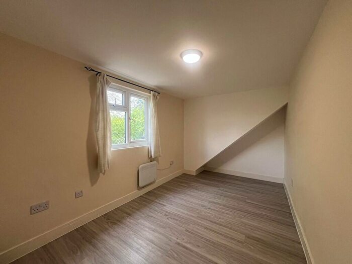 2 Bedroom Maisonette To Rent In Thorney Mill Road, Iver, SL0