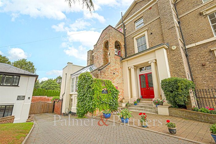 2 Bedroom Flat To Rent In Lexden Road, Colchester, Essex, CO3
