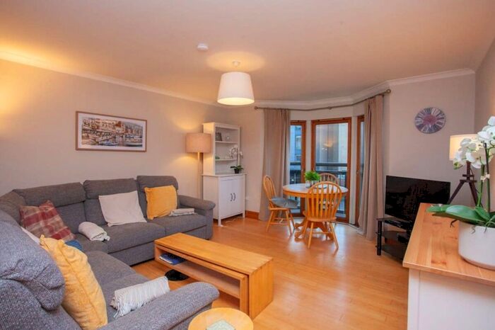 3 Bedroom Flat To Rent In Kelvinhaugh Street, Glasgow, G3