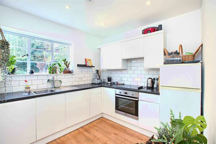 1 Bedroom Apartment To Rent In Harlynwood, Wyndham Road, SE5