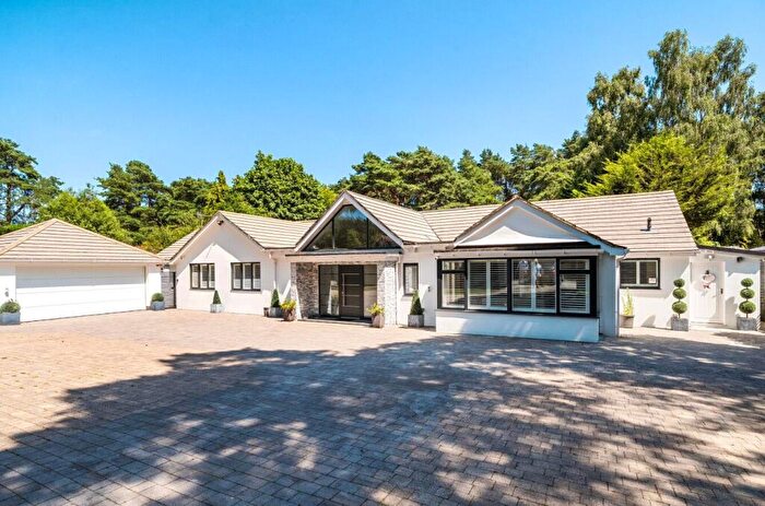 4 Bedroom Detached House For Sale In Avon Avenue, Ringwood, BH24