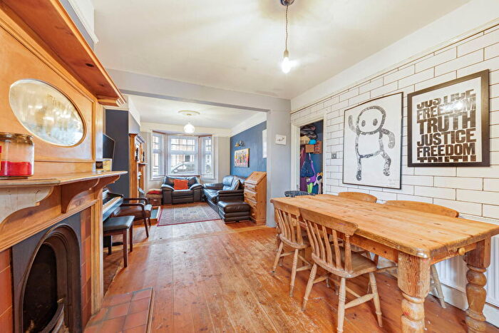 4 Bedroom Semi Detached House For Sale In Victoria Road, Crawley, RH11